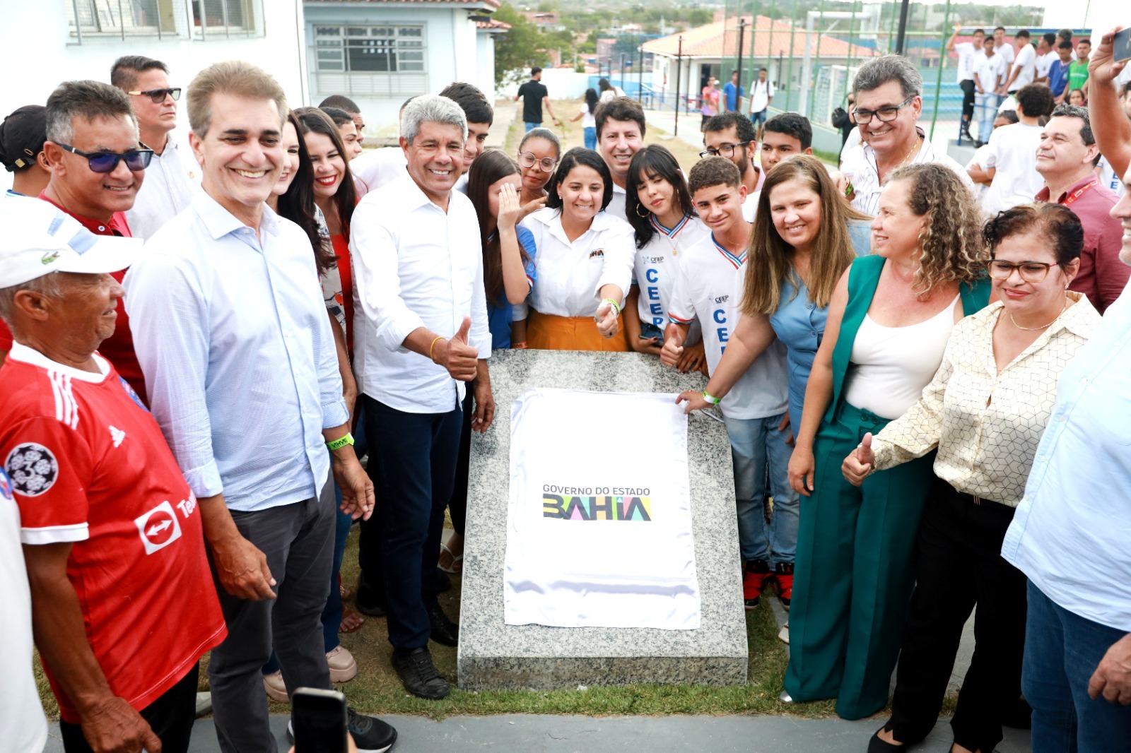 Comunidade escolar comemora entrega de duas unidades de ensino e avanços na educação de Santaluz