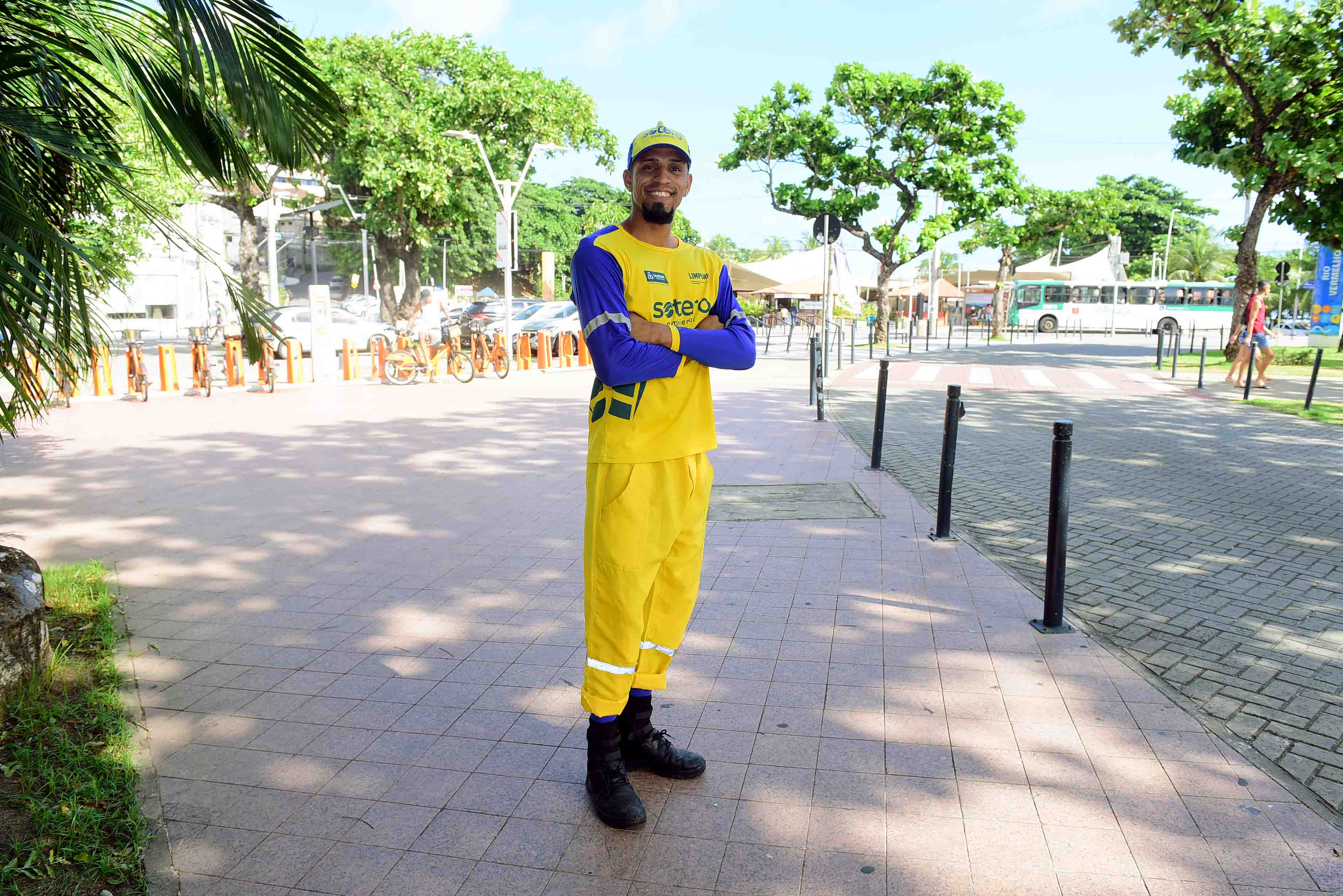 Salvador celebra Dia do Gari e reconhece artistas além da limpeza