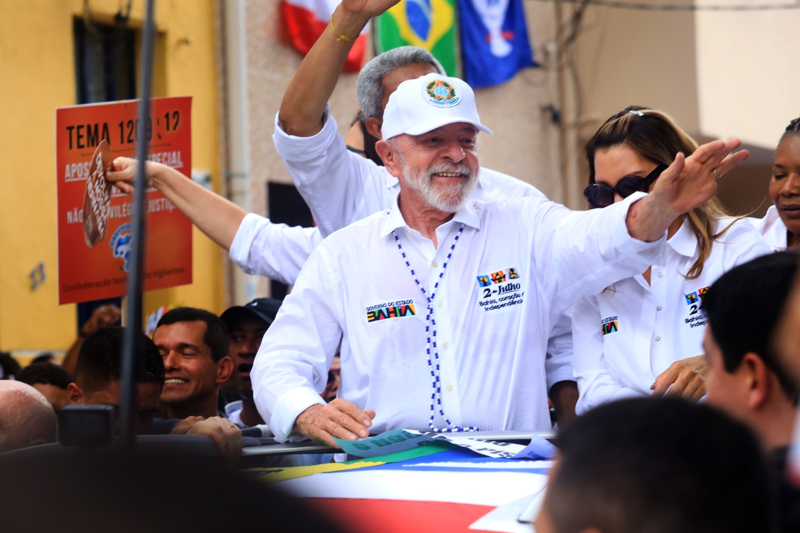 Presidente Lula acompanha cortejo do Dois de Julho pelo quarto ano consecutivo