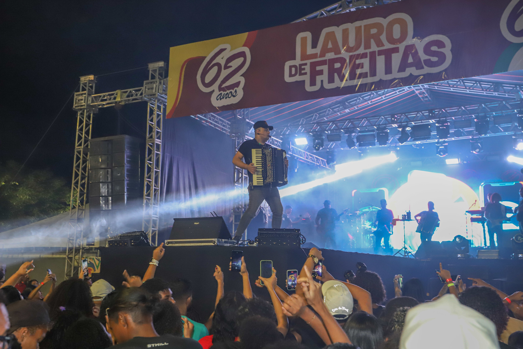 LAURO 62 ANOS: do eletrônico ao piseiro, público lota a Praça da Matriz para celebrar o aniversário da cidade