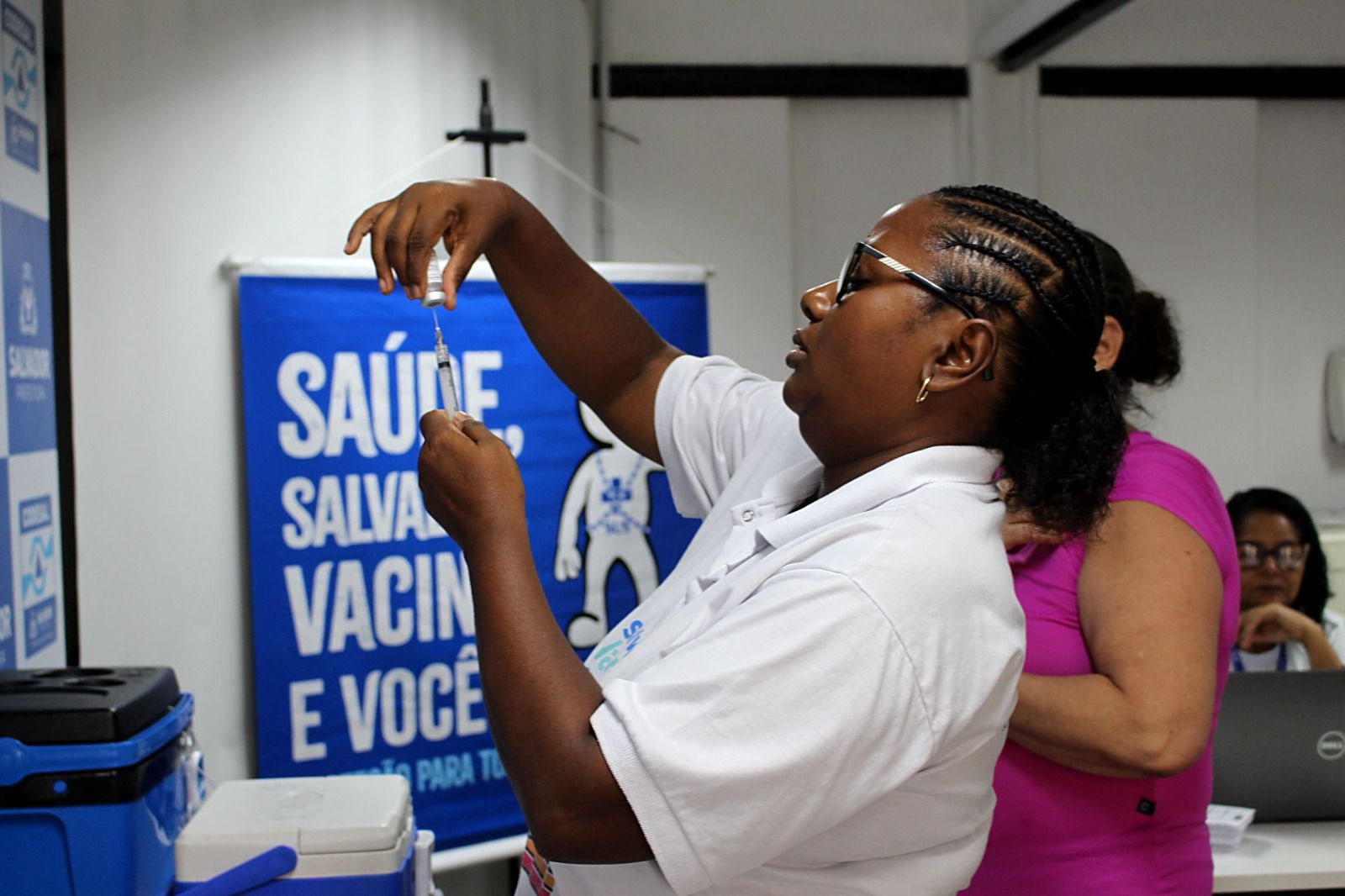 Para zerar estoque, Salvador terá vacinação contra a dengue nesta segunda (22)