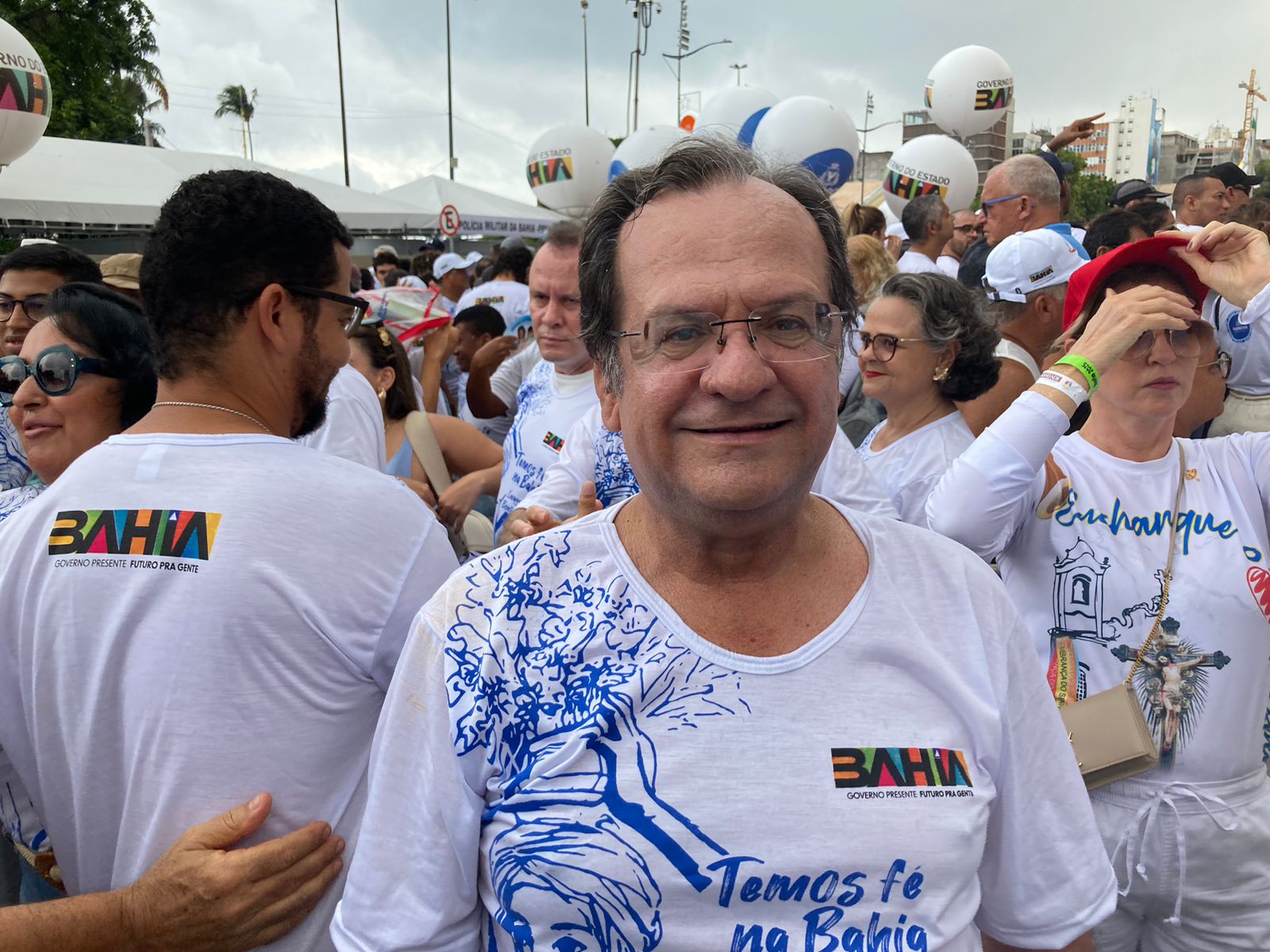 Em caminhada até a Colina Sagrada, Maurício Bacelar celebra liderança recorde da Bahia no turismo brasileiro