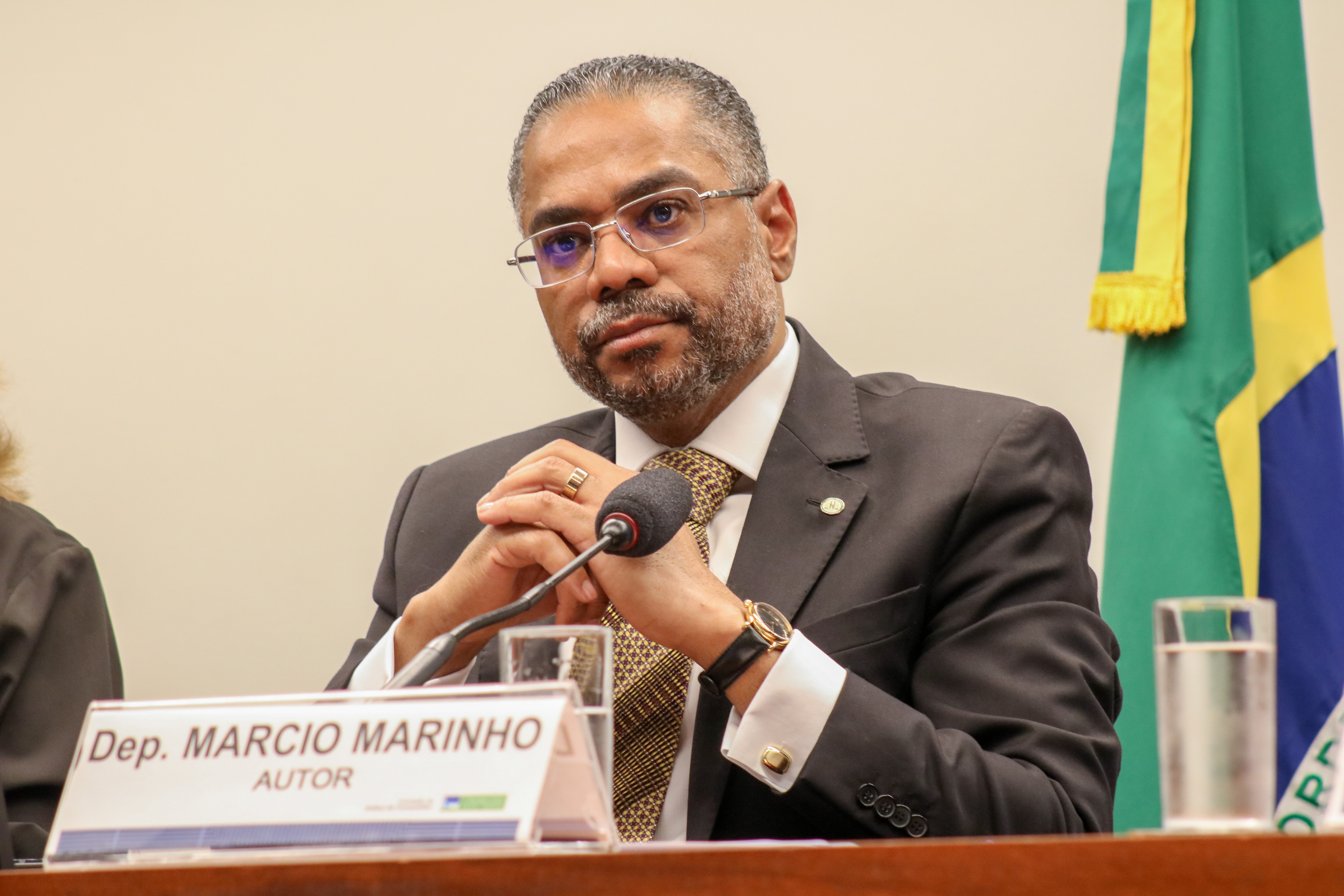 Reajuste de 9,63% dos planos de saúde é tema de audiência pública proposta por Márcio Marinho na Câmara