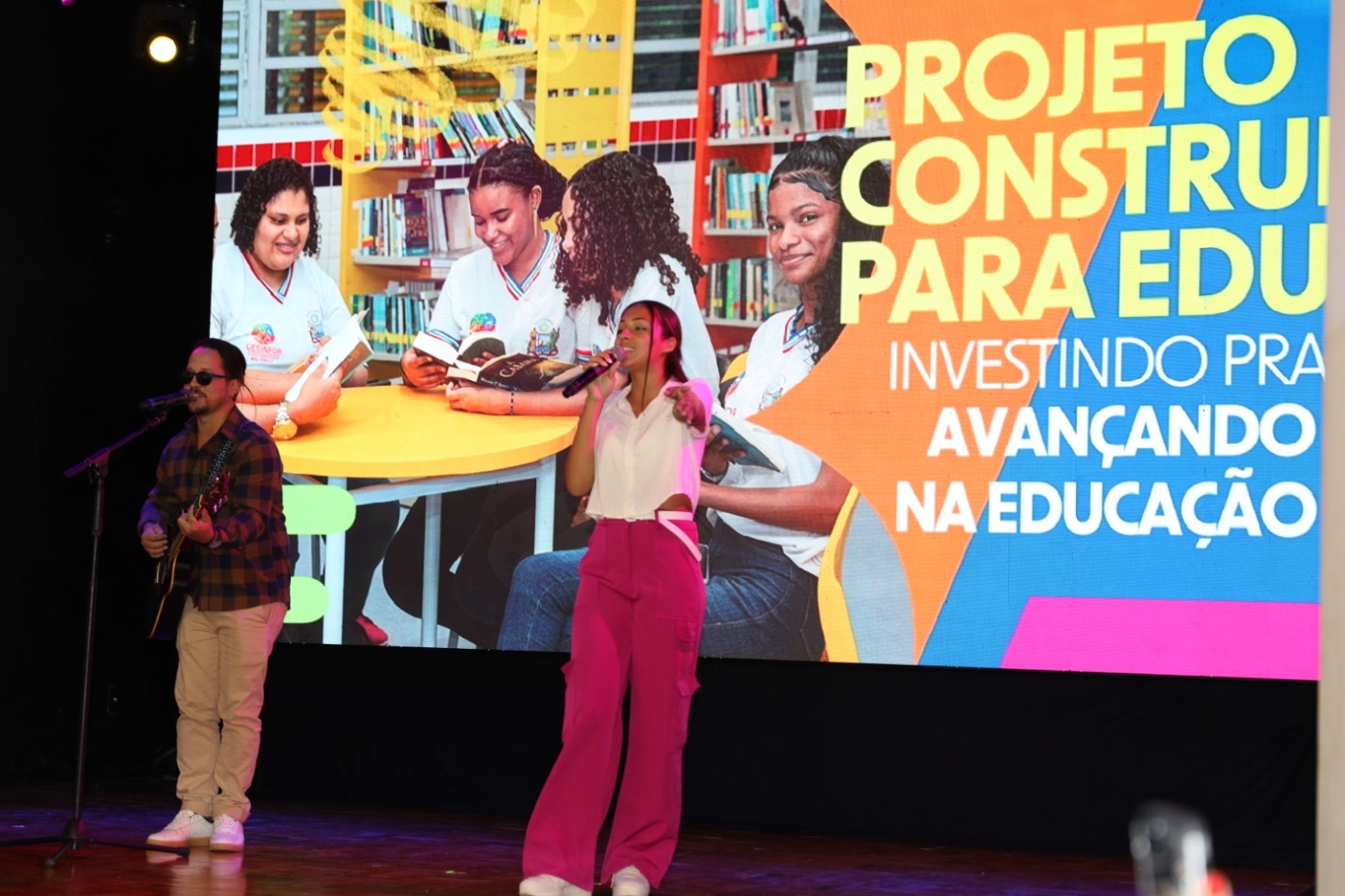 O governador fez anúncio de projeto que aporta R$ 1,2 bilhão para a construção e modernização dos colégios estaduais