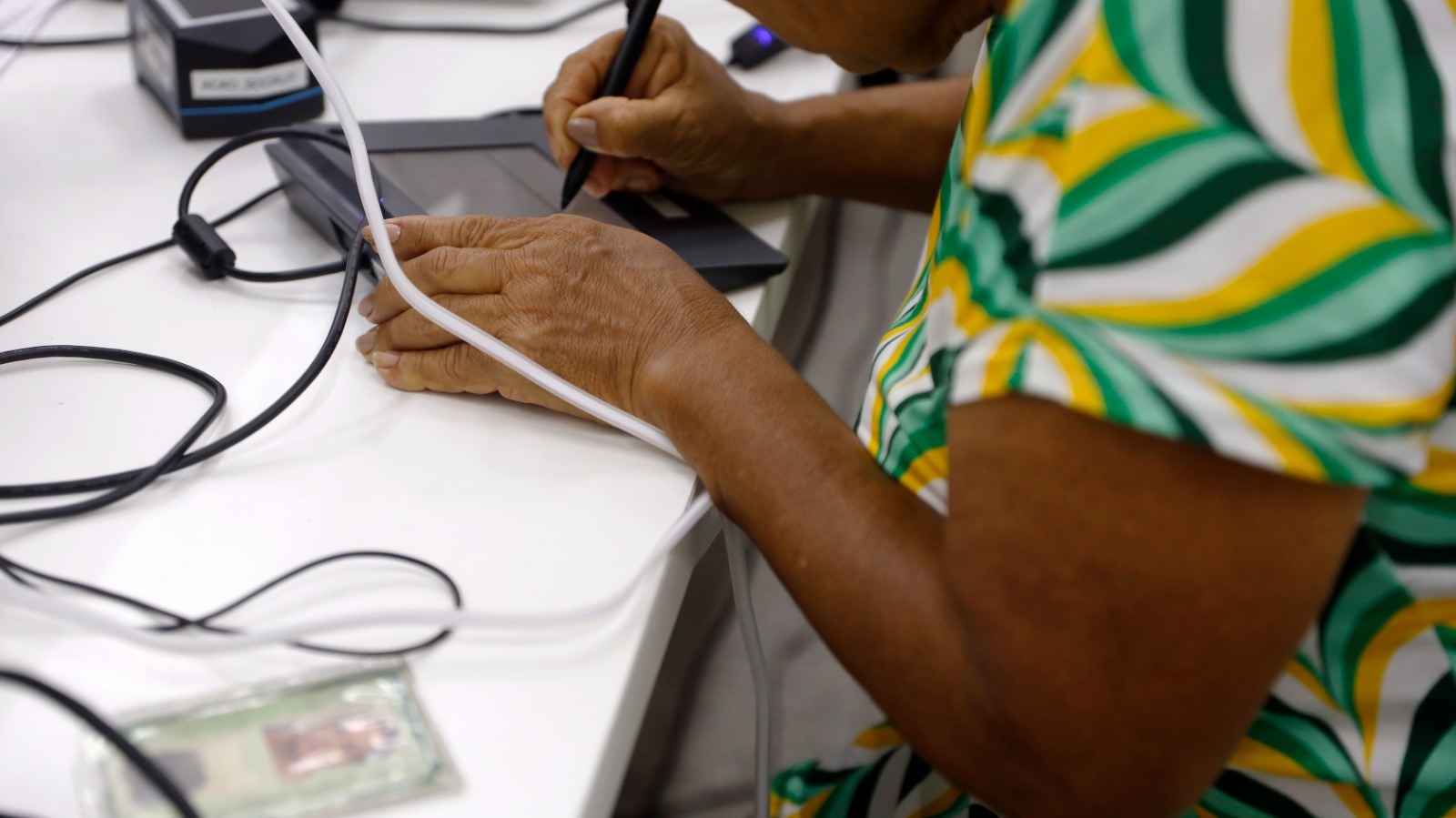 Nova Carteira de Identidade Nacional é emitida durante o programa "Férias na Escola" para os estudantes da rede estadual de ensino