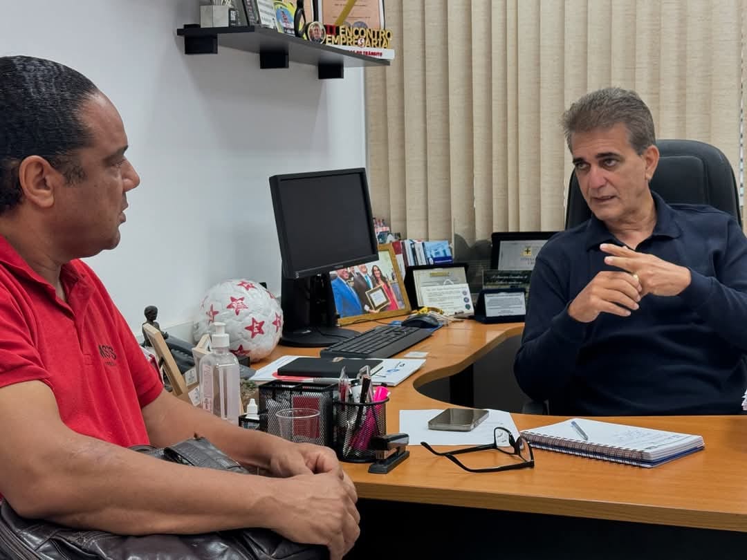 Deputado Robinson Almeida recebe líder do Movimento dos Sem-Teto para discutir moradia segura em Salvador