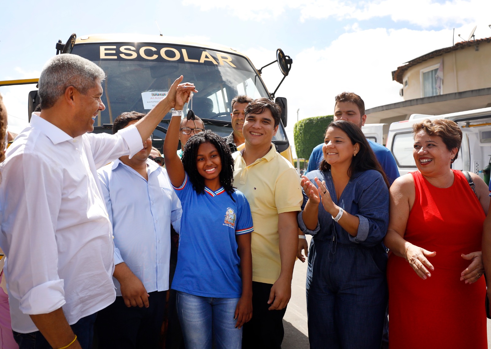 Em Acajutiba, governador entrega escolas mais modernas e equipadas para população