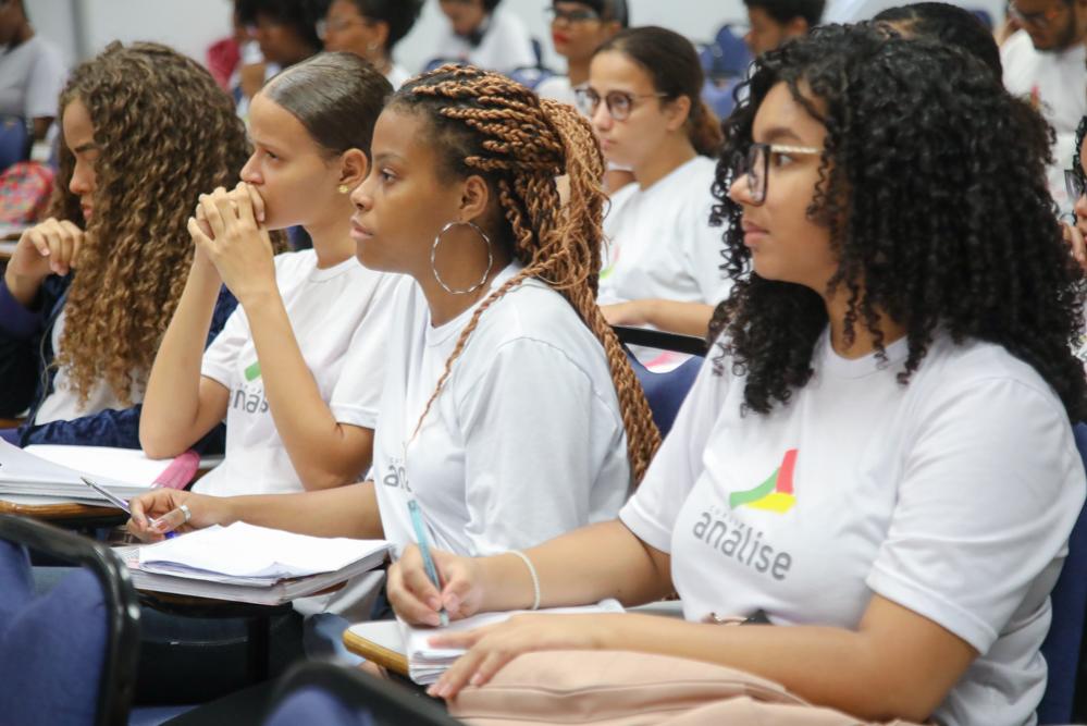 Bolsista do programa IngreSSAr é aprovada em Medicina em três grandes universidades