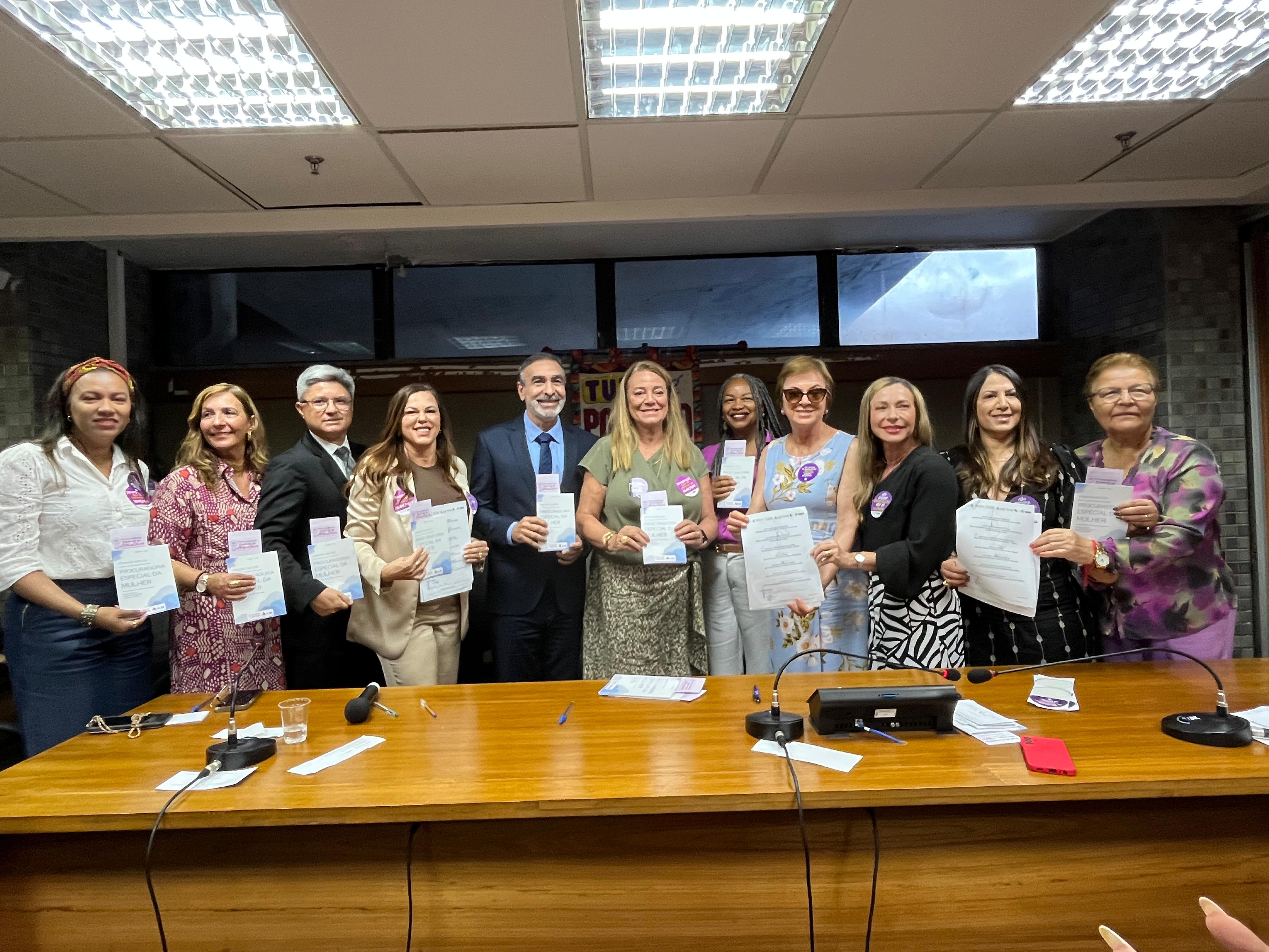 Protocolo é assinado na Alba entre SPM e diversas instituições para o enfretamento à violência política de gênero