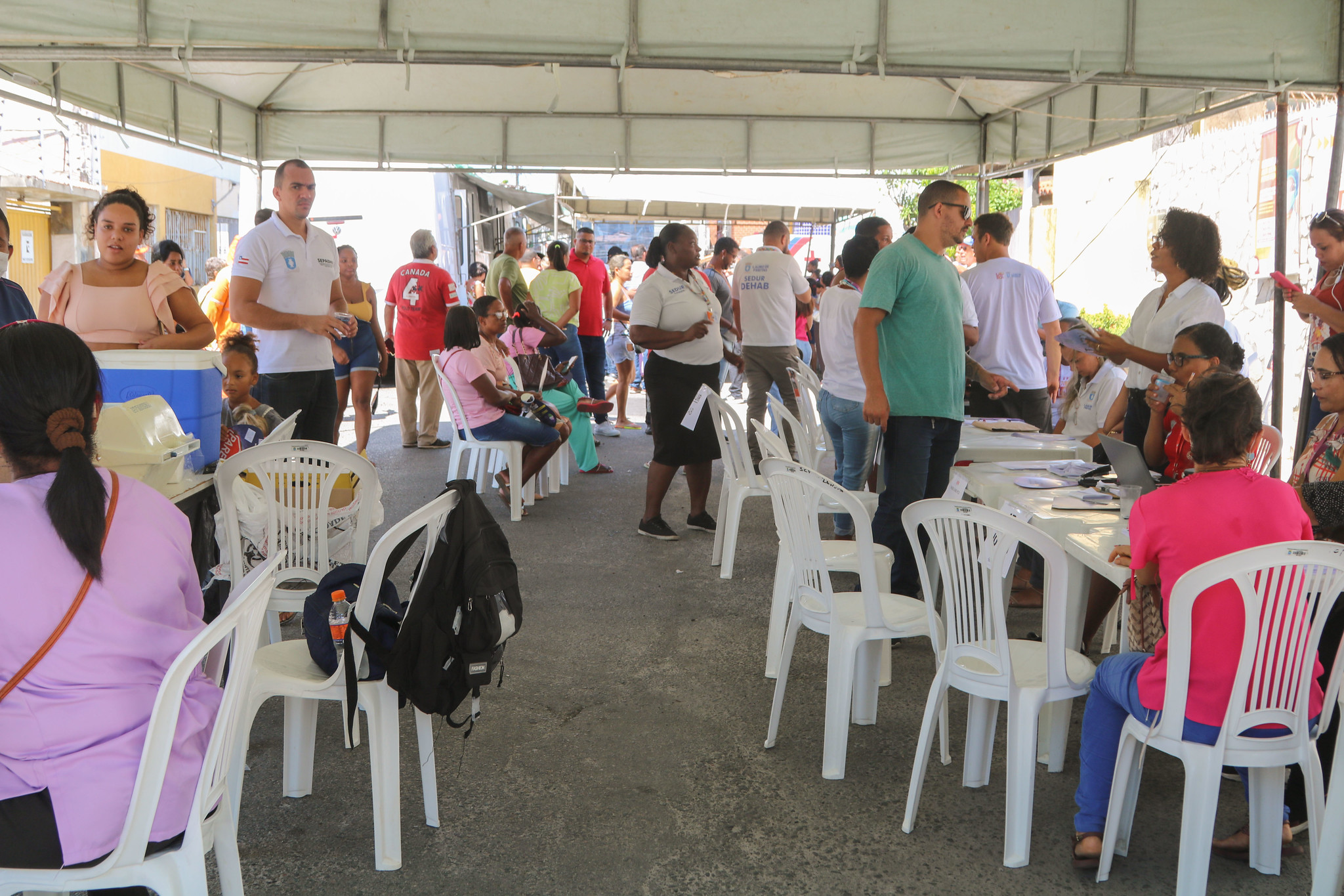 Prefeitura em Ação’ leva atendimento de diversas secretarias e atrai moradores para o Centro de Lauro de Freitas