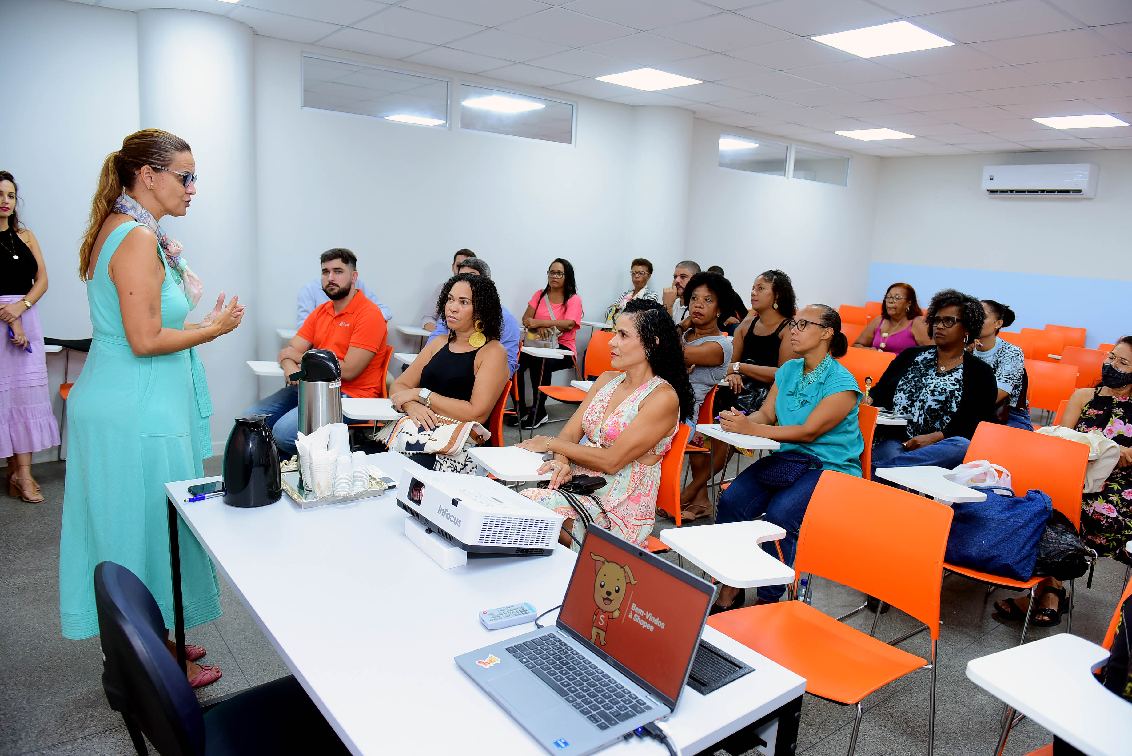 Empreendedores participam de qualificação no Simm sobre vendas em plataforma de comércio eletrônico