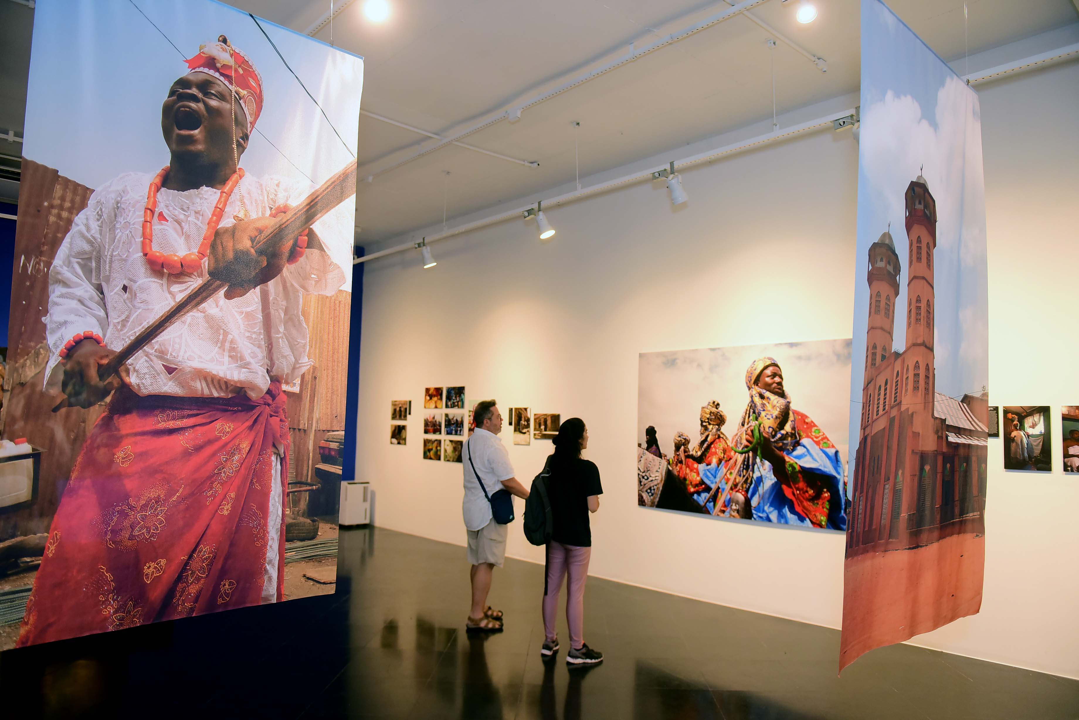 Exposição fotográfica proporciona imersão nas ligações culturais entre Brasil e África