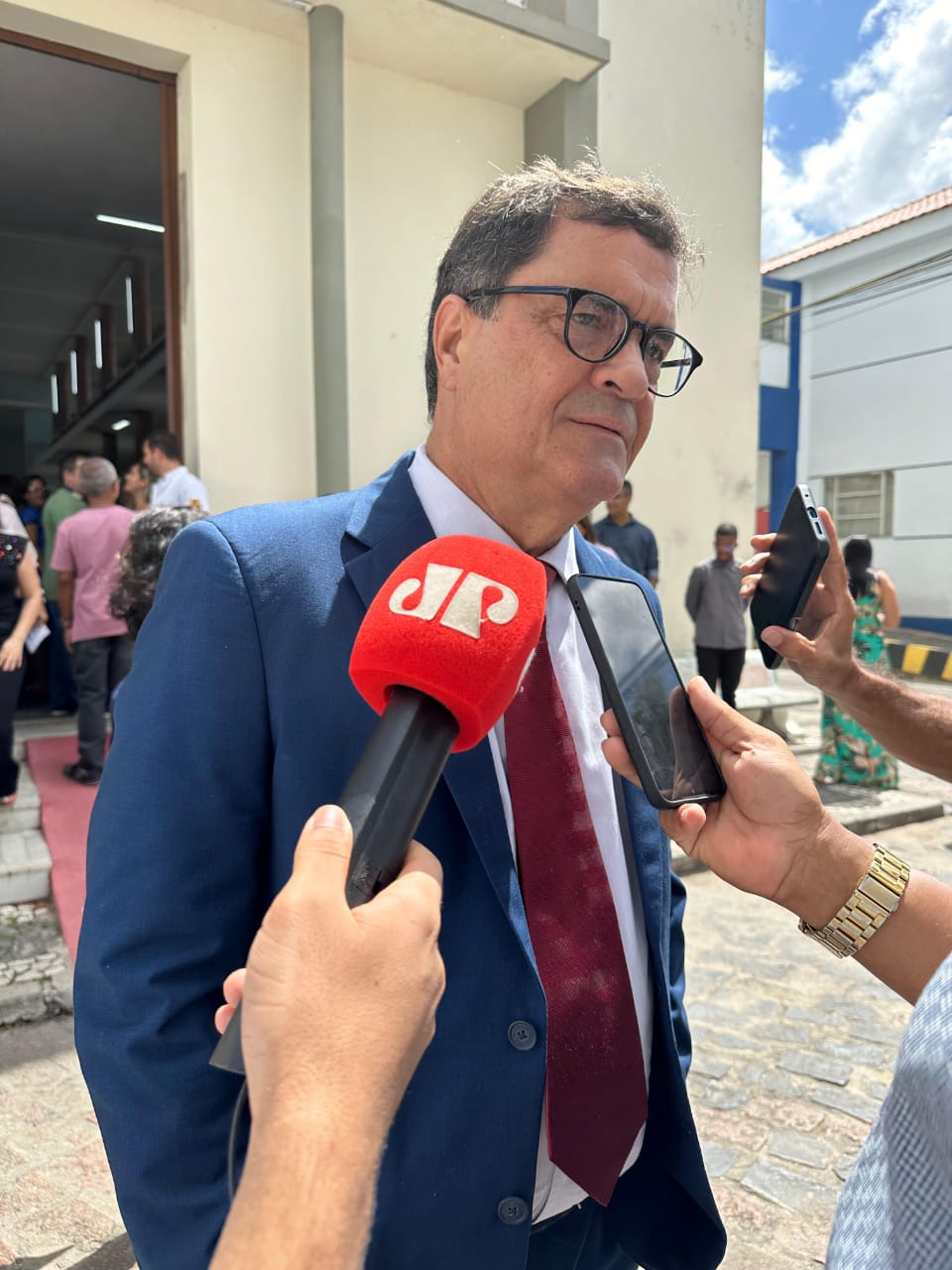 Angelo Almeida diz que Zé Ronaldo reedita “tanto faz” na disputa eleitoral em Feira de Santana