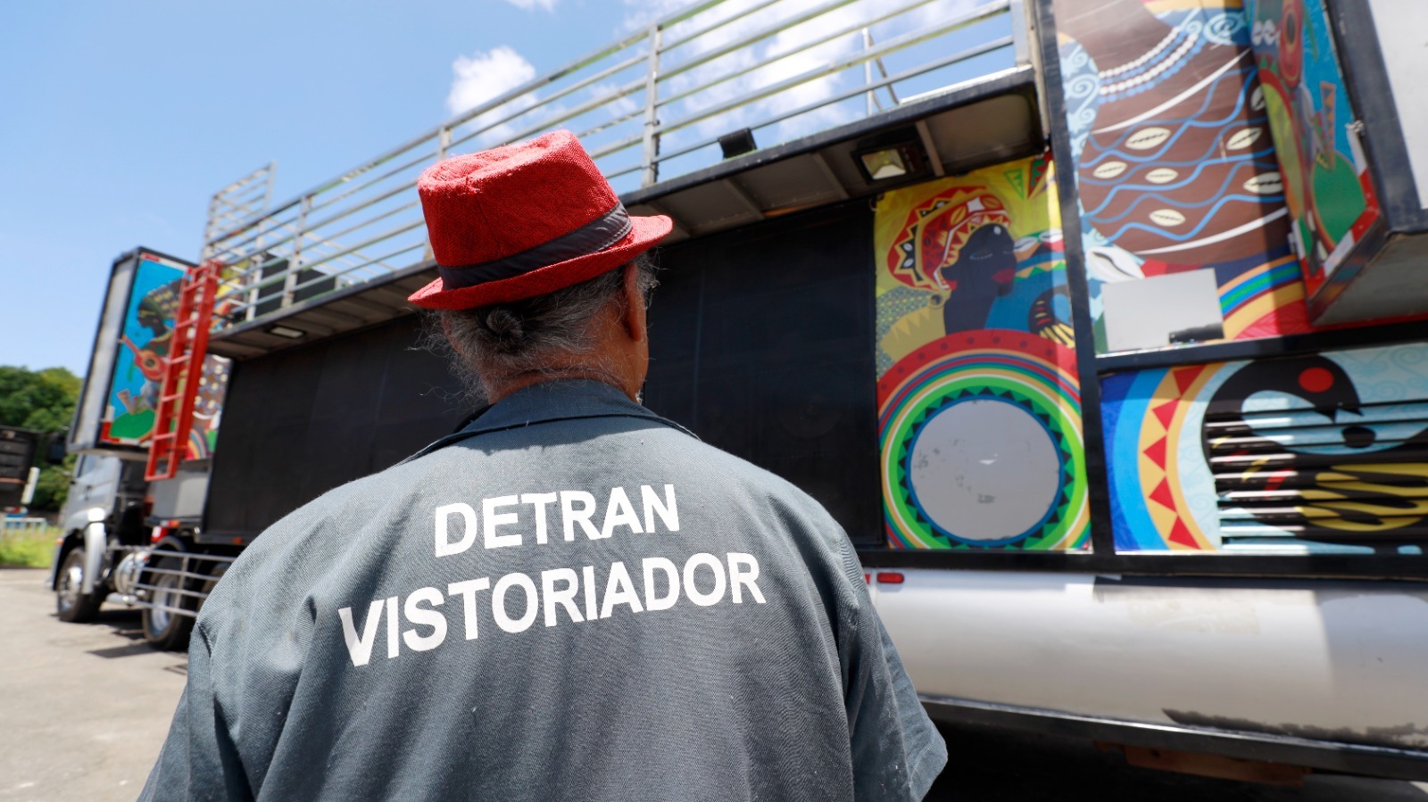 Mais segurança no Carnaval 2025: Trios elétricos e carros de apoio que participarão da folia passam por vistorias, em Salvador