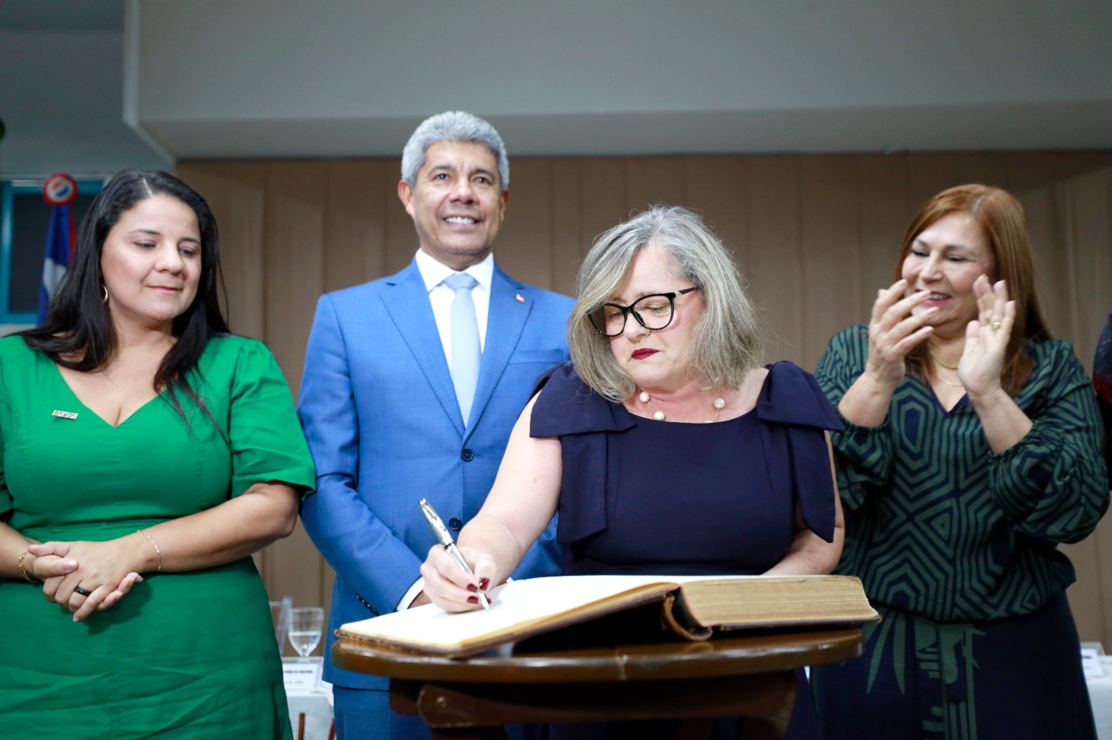 Governador Jerônimo Rodrigues participa da posse da nova vice-reitora da Uefs e entrega Pavilhão de Aulas 1