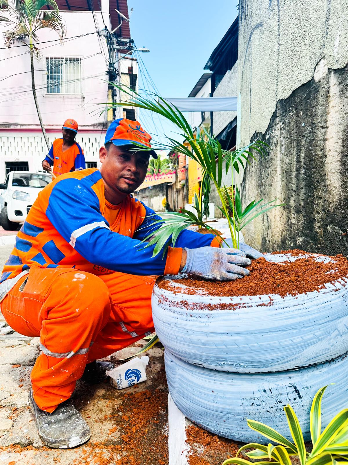 Salvador ganha três novos pontos verdes com mudas de plantas