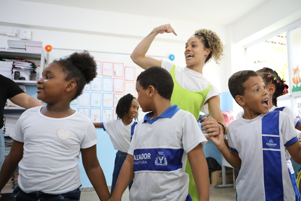 Alunos de escola municipal participam de vivências teatrais do projeto Contando Histórias do Meu Mundão