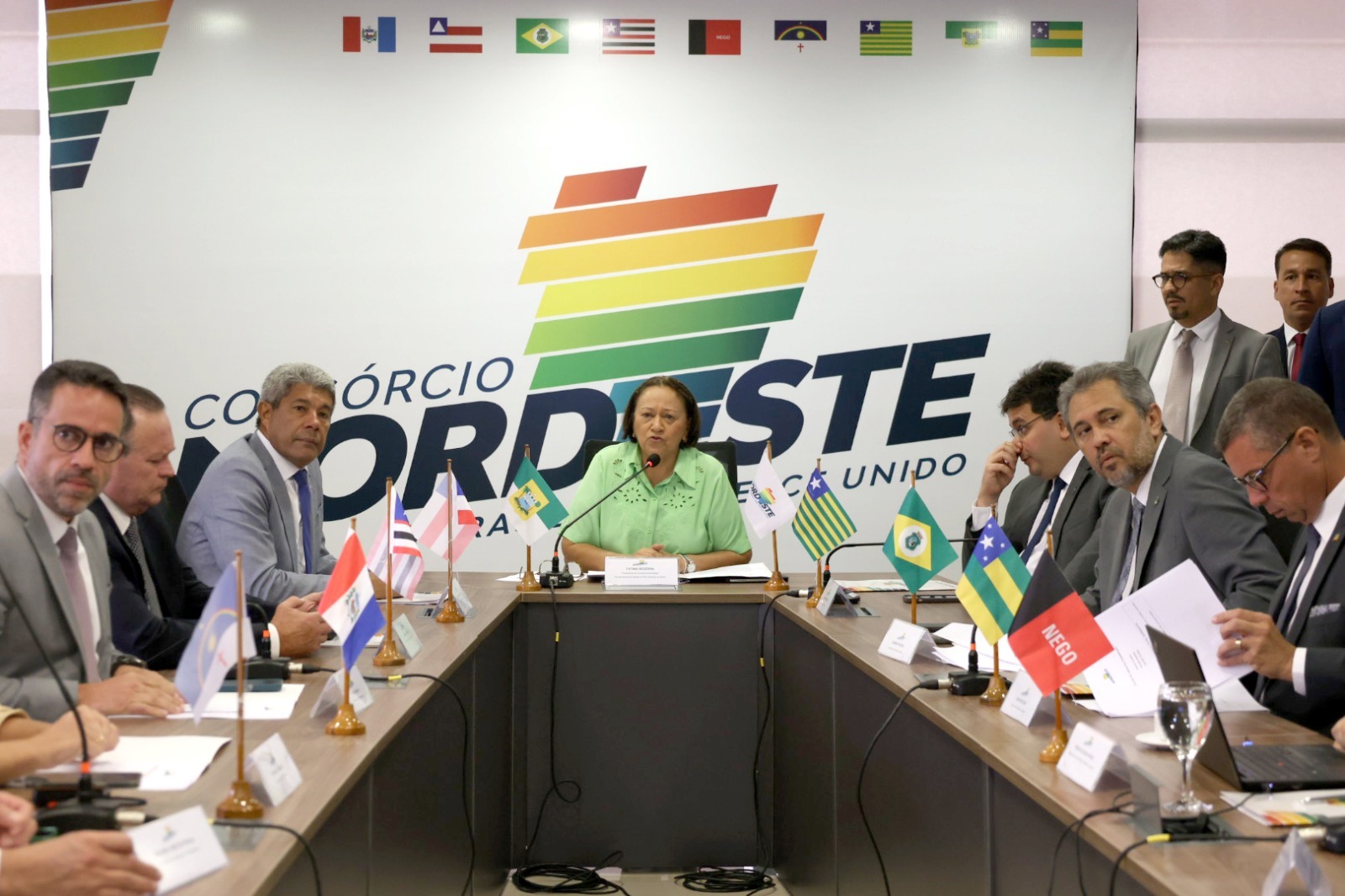 Jerônimo e demais governadores do Nordeste tratam sobre equilíbrio fiscal dos estados com ministros, em Brasília